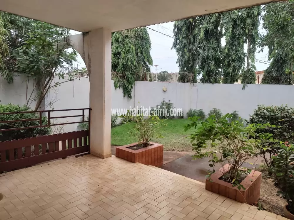 Je mets en location une maison de 5 chambres à forever lome togo