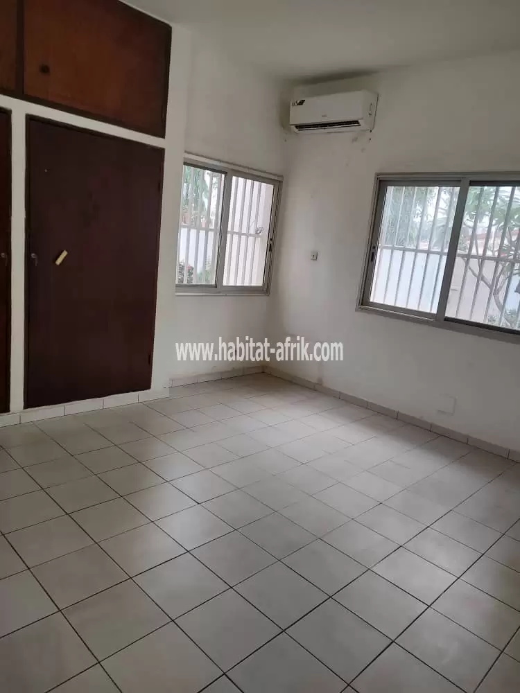 Je mets en location une maison de 5 chambres à forever lome togo