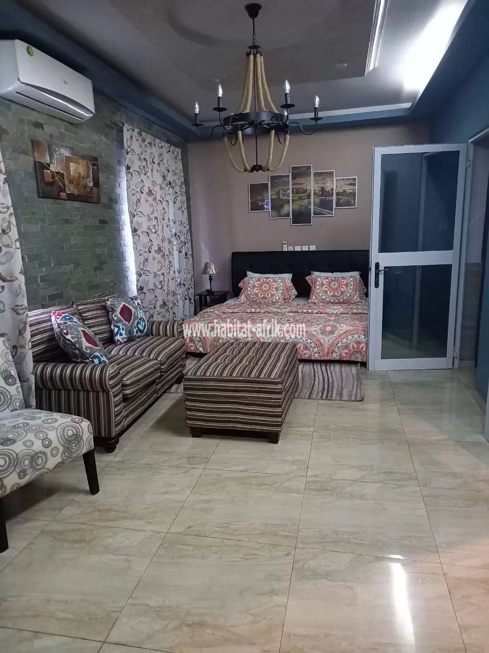 Je mets en location une maison meublé de 3 chambres salon à adinonmoto lome togo