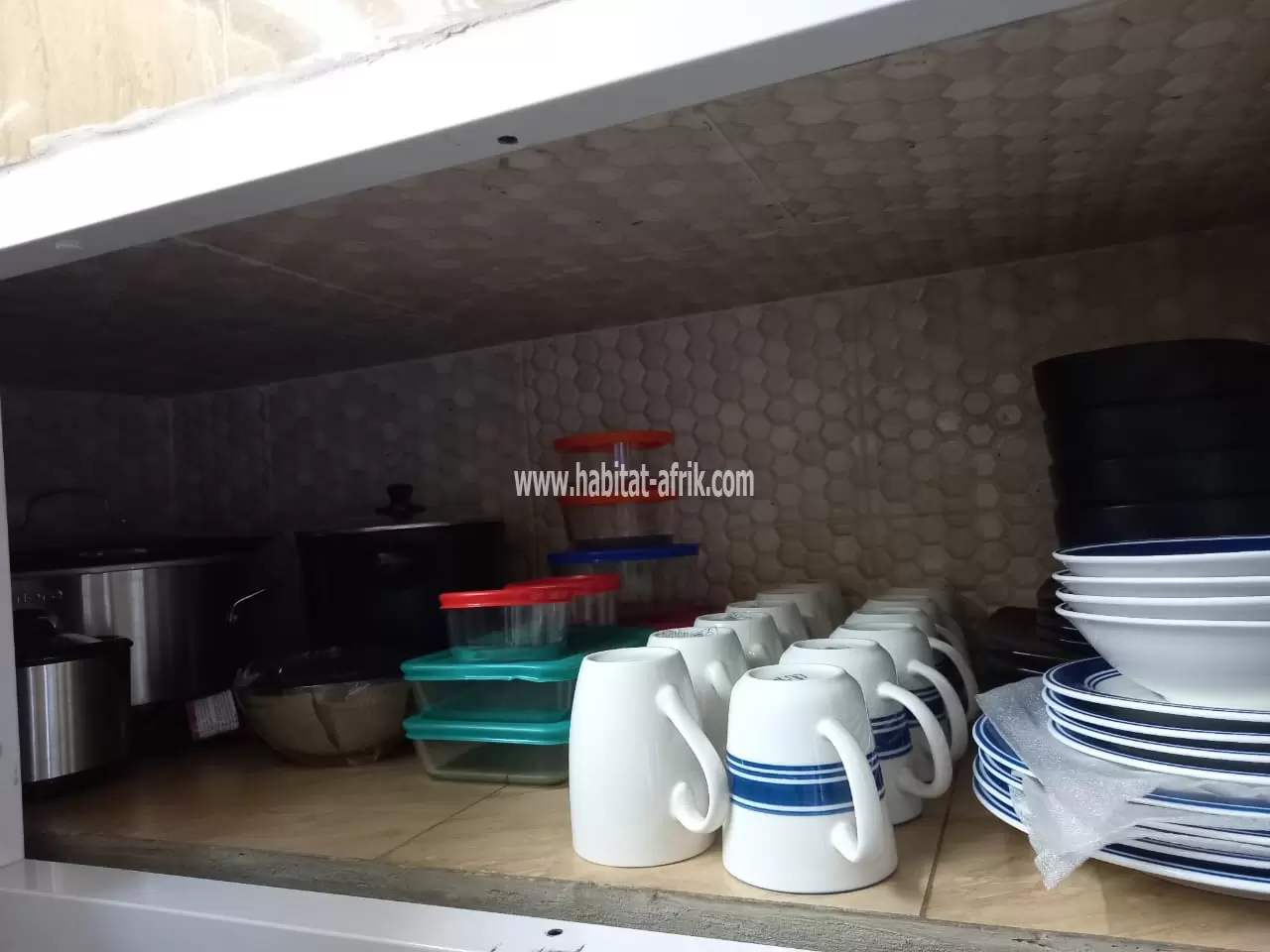 Je mets en location une maison meublé de 3 chambres salon à adinonmoto lome togo