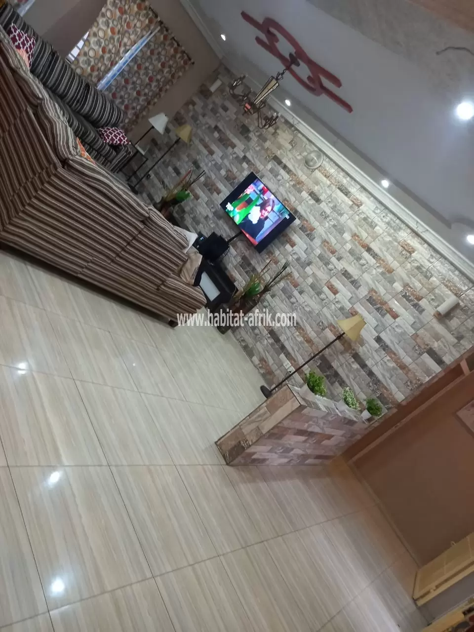 Je mets en location une maison meublé de 3 chambres salon à adinonmoto lome togo