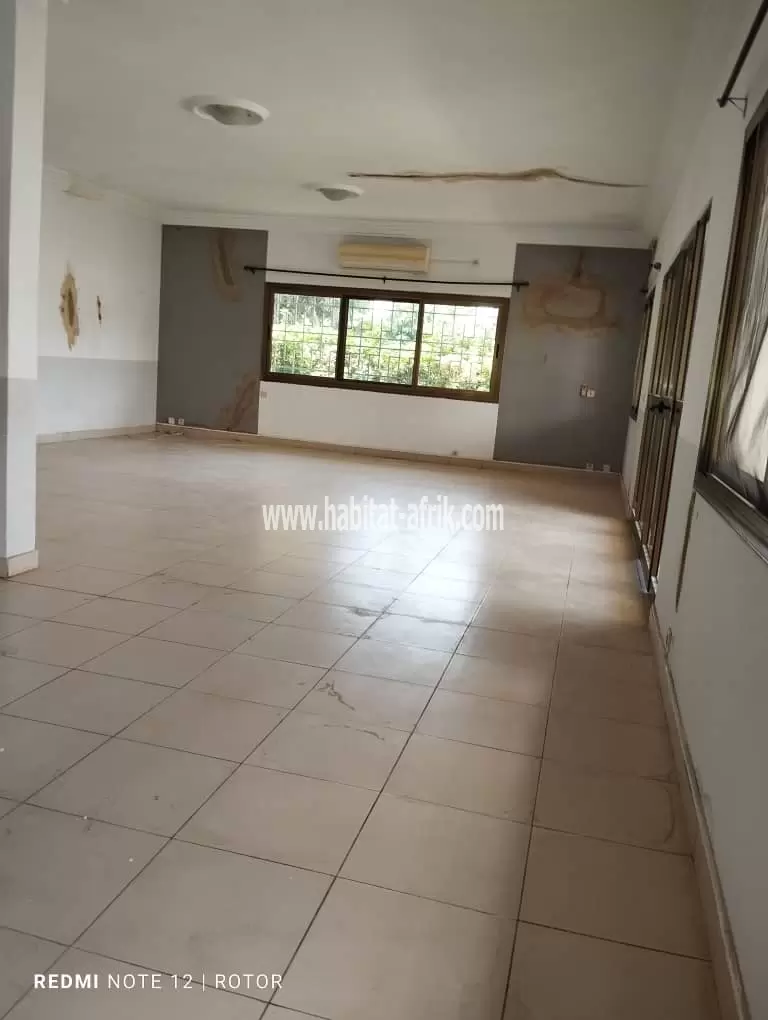LOCATION MAISON 3 CHAMBRES 2 DÉPENDANCES GRAND JARDÀ LA CAISSE LOME TOGO