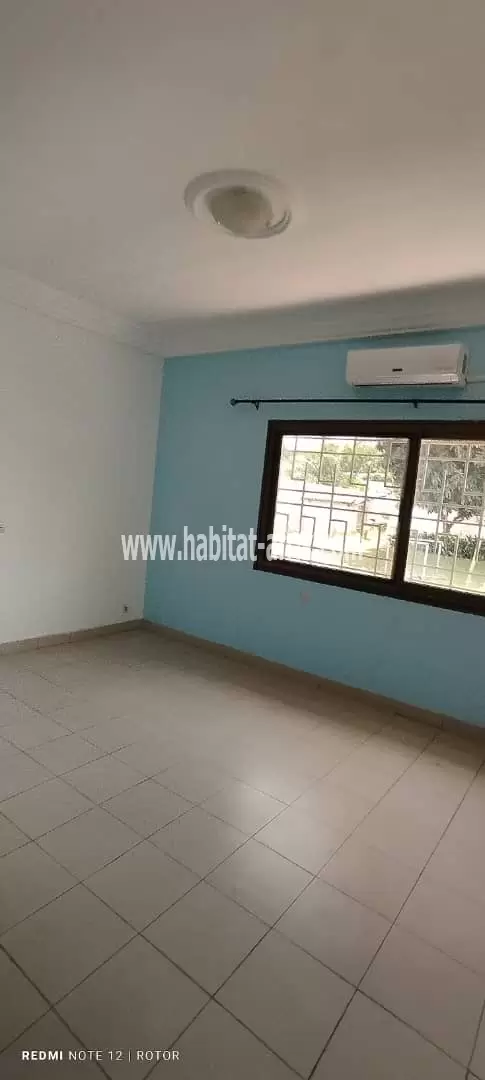 LOCATION MAISON 3 CHAMBRES 2 DÉPENDANCES GRAND JARDÀ LA CAISSE LOME TOGO