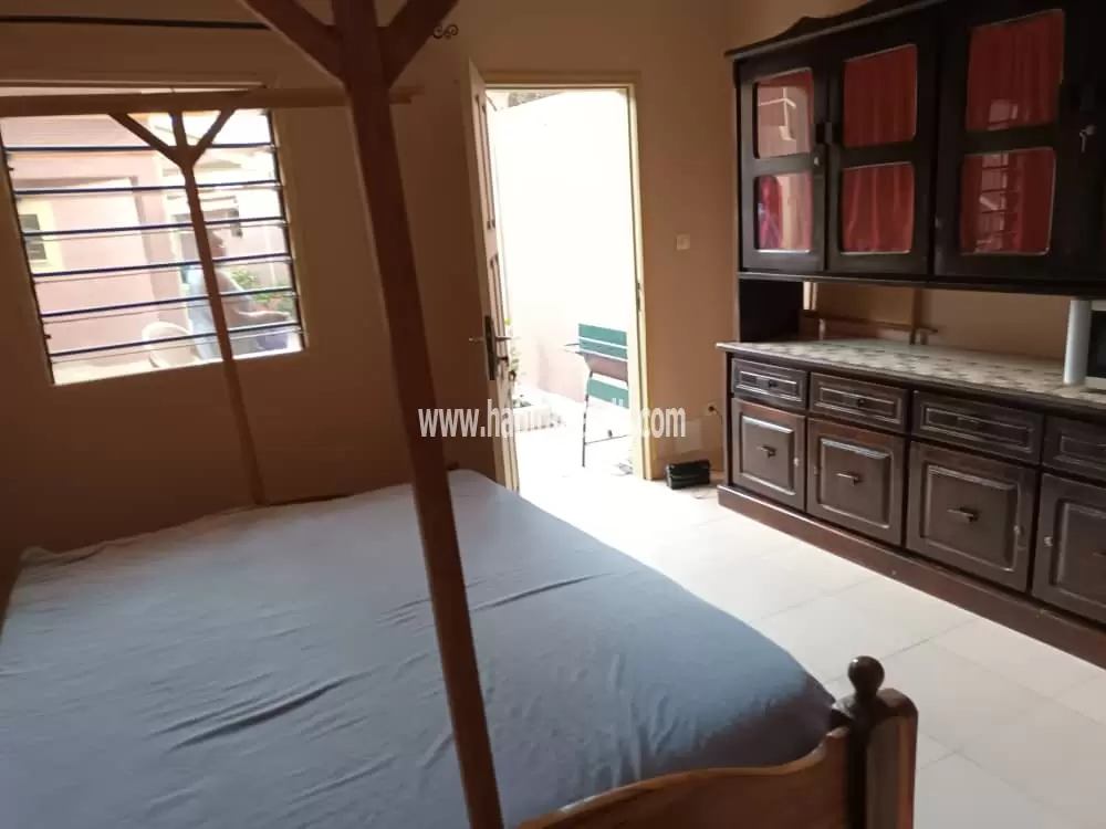 JE METS EN VENTE UNE MAISON DE QUATRE CHAMBRES À ADEWUI ZONE CADASTRE LOME 