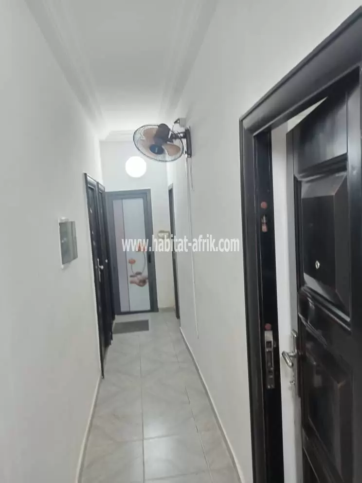 JE METS EN VENTE UNE MAISON SUR UN QUART DE LOT 3 CHAMBRES À ADIDOGOME IPG RAIL LOME