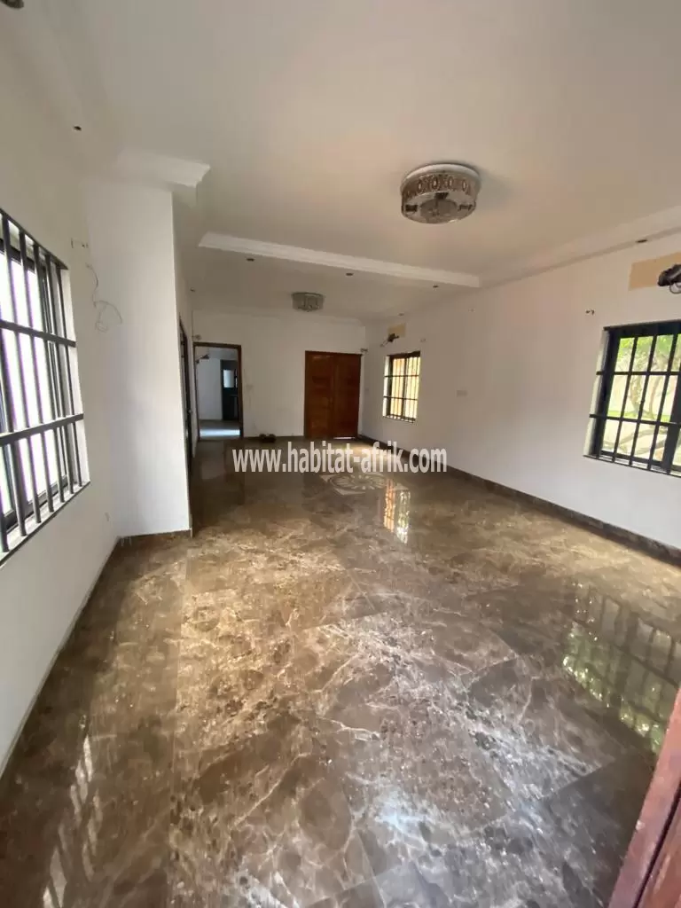 JE METS EN LOCATION UN APPARTEMENT DE 4 CHAMBRES MEUBLÉ SEUL AU REZ A NYEKONAKPOE LOME TOGO