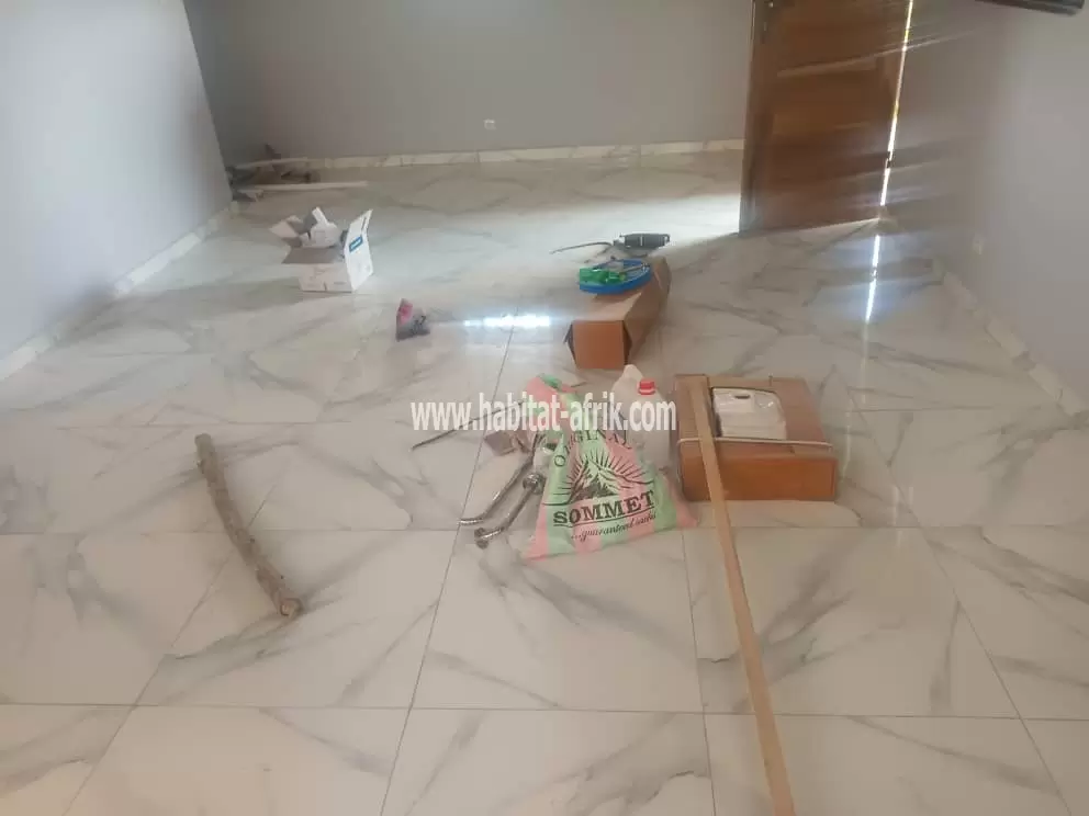 JE METS EN LOCATION UN APPARTEMENT DE DEUX CHAMBRES À ZANGUERA ÉCOLE AGBOLI LOME TOG