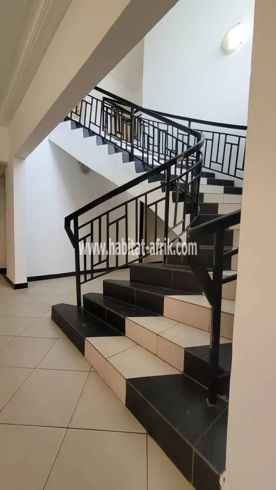JE METS EN LOCATION UNE MAISON DE 4 CHAMBRES AVEC JARDIN A KODJOVIAKOPÉ LOME TOGO