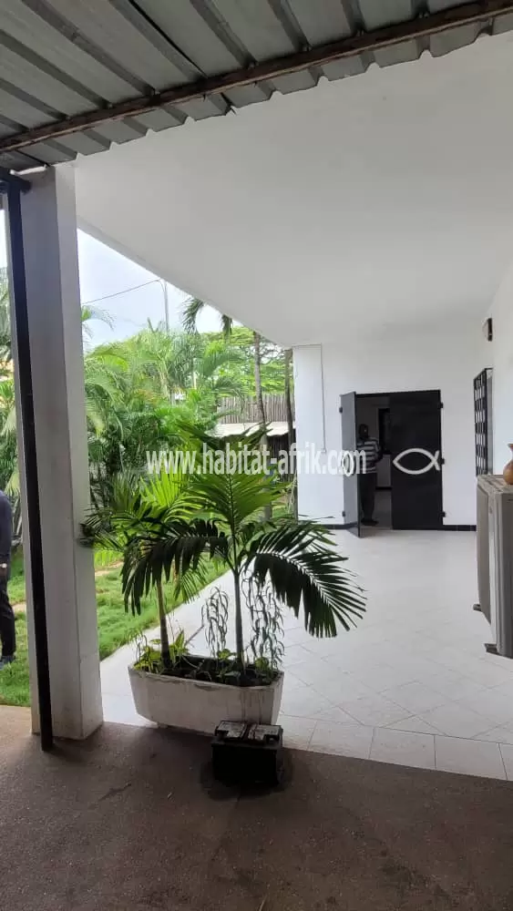 JE METS EN LOCATION UNE MAISON DE 4 CHAMBRES AVEC JARDIN A KODJOVIAKOPÉ LOME TOGO