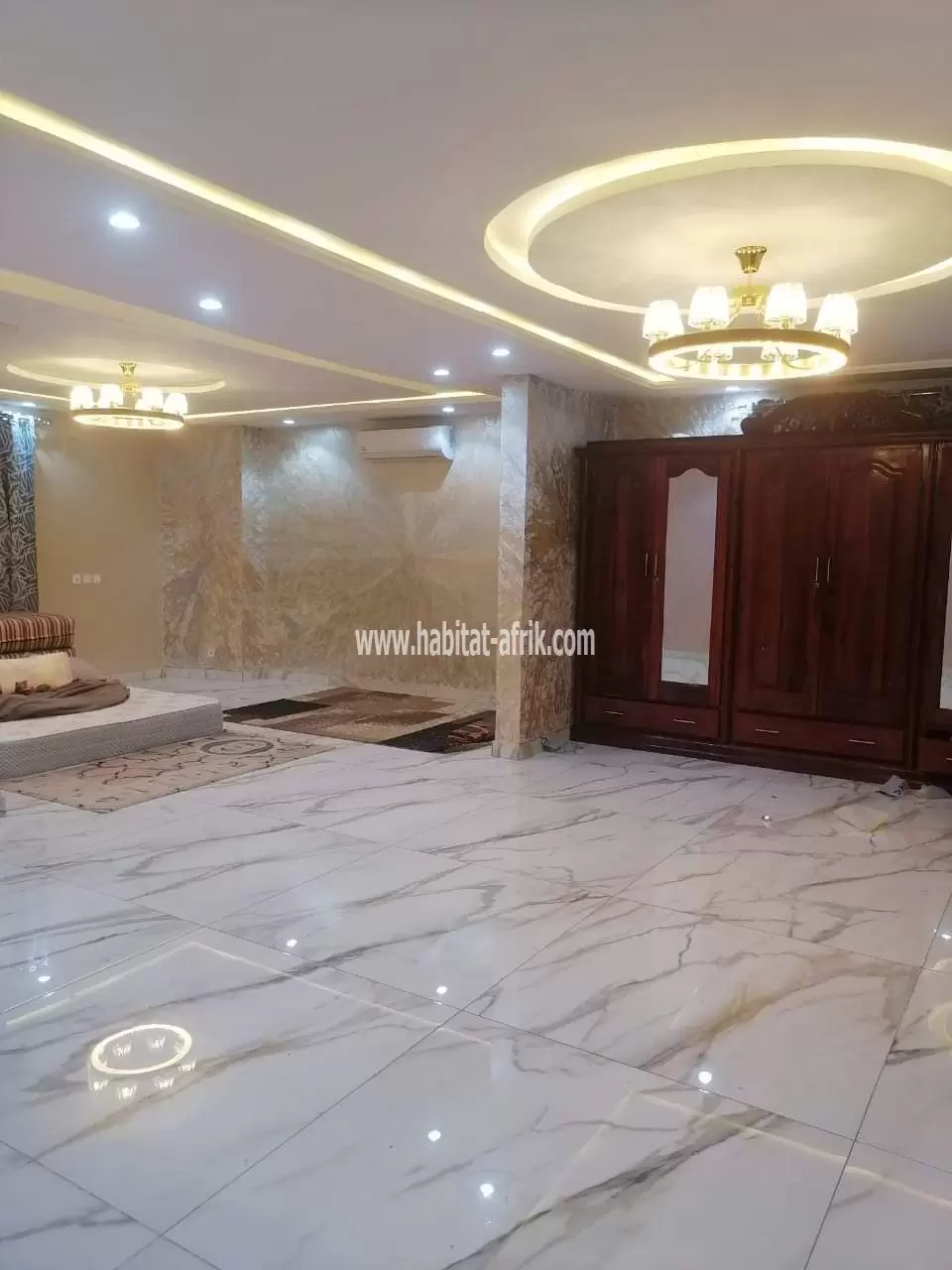 JE METS EN VENTE UNE VILLA SUR 02 LOTS 1200m2 4 CHAMBRES À KPOGAN JUSTE DERRIÈRE TOTAL LOME TOGO 