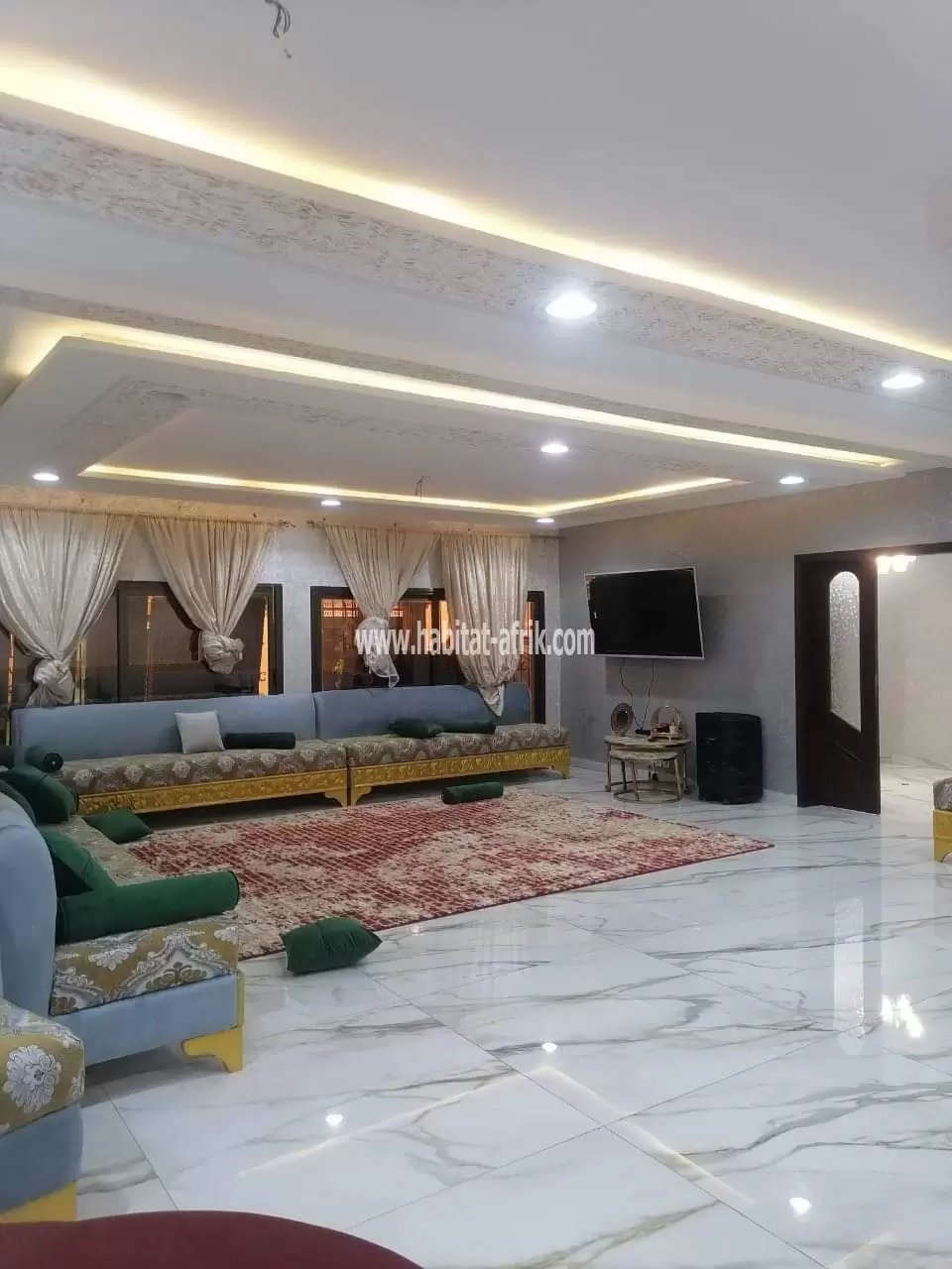 JE METS EN VENTE UNE VILLA SUR 02 LOTS 1200m2 4 CHAMBRES À KPOGAN JUSTE DERRIÈRE TOTAL LOME TOGO 