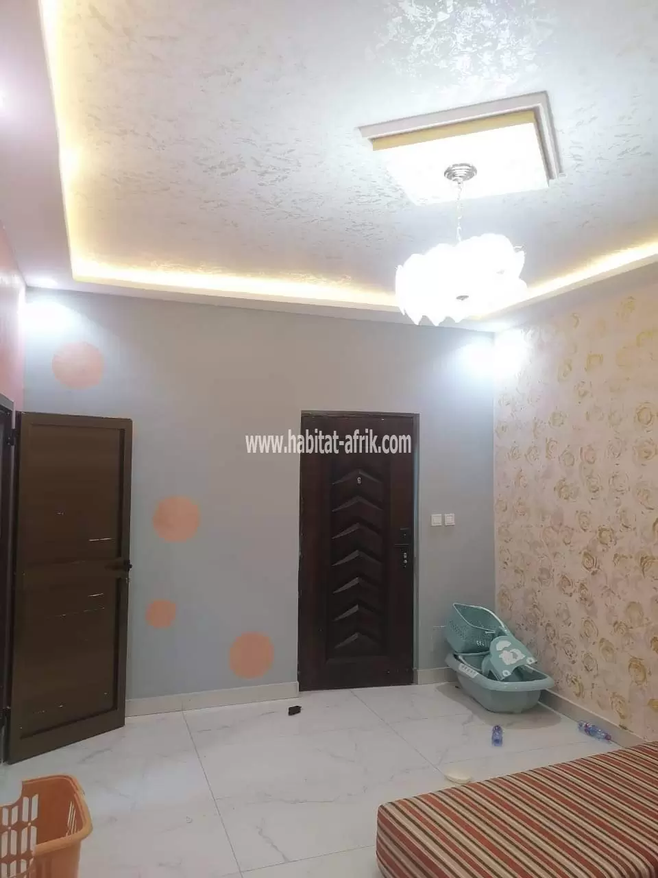 JE METS EN VENTE UNE VILLA SUR 02 LOTS 1200m2 4 CHAMBRES À KPOGAN JUSTE DERRIÈRE TOTAL LOME TOGO 