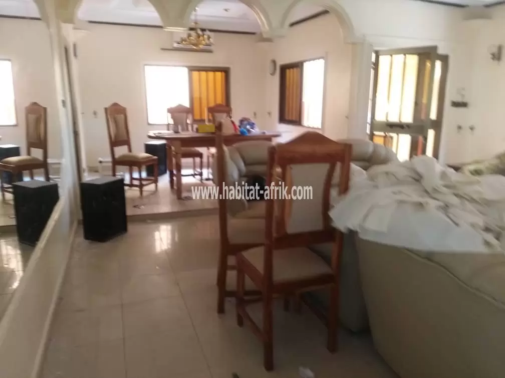 JE METS EN LOCATION UNE MAISON MEUBLÉ COUR UNIQUE TROIS CHAMBRES À KLIKAMÉ LOM
