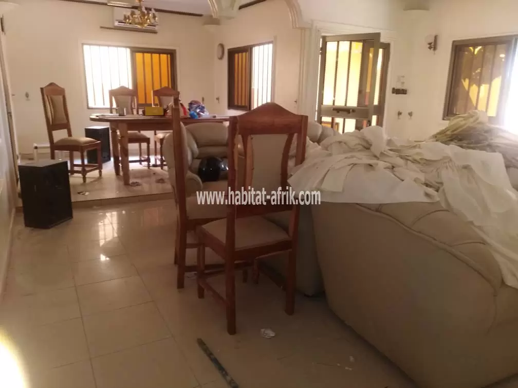 JE METS EN LOCATION UNE MAISON MEUBLÉ COUR UNIQUE TROIS CHAMBRES À KLIKAMÉ LOM