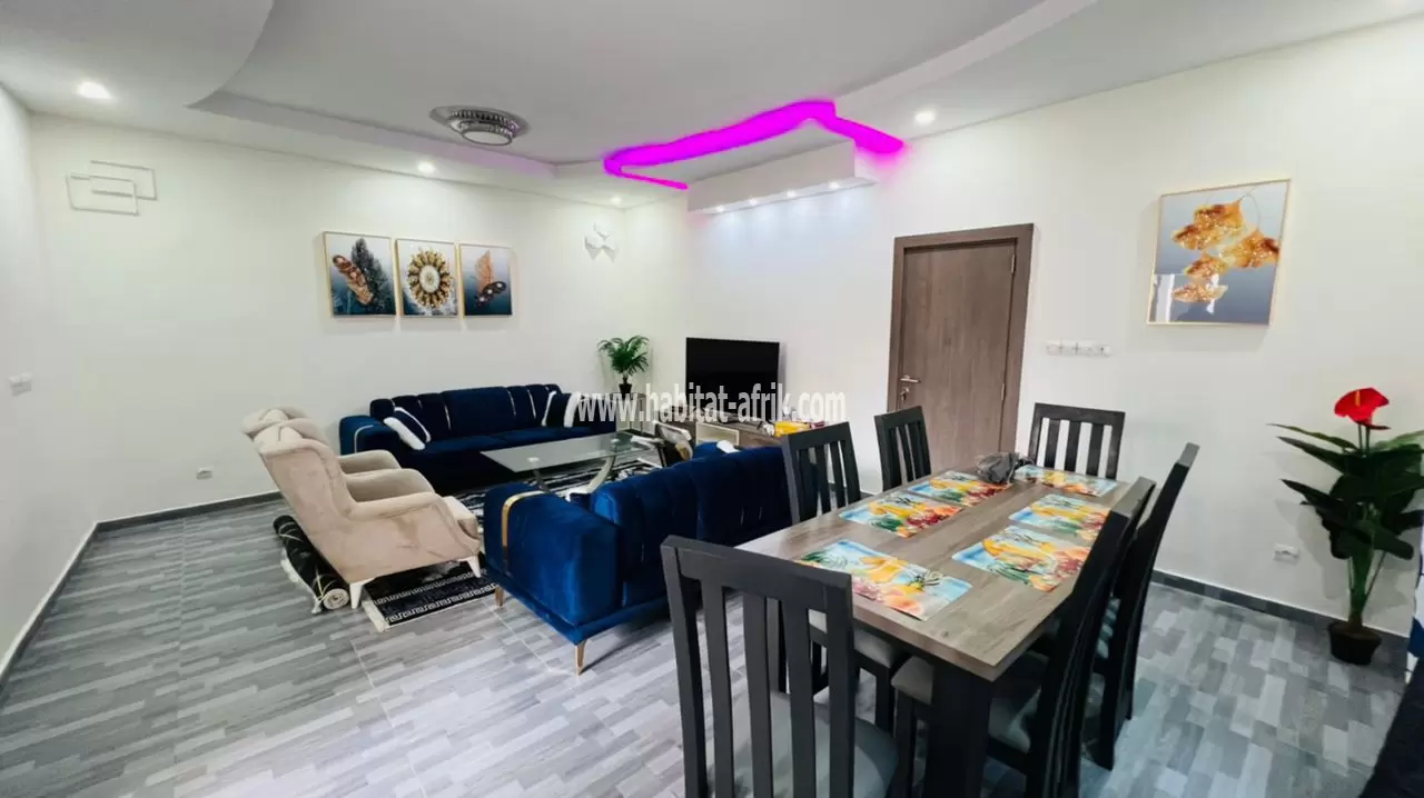 JE METS EN LOCATION UN APPARTEMENT MEUBLE DE DEUX CHAMBRES À AVEDJI LIMOUSINE LOME 