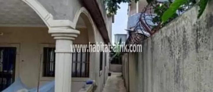 JE METS EN VENTE UNE MAISON DE TROIS CHAMBRES PLUS DÉPENDANCE A ADIDOGOME SAGBADO PHARMACIE HOSANA LOME TOGO 