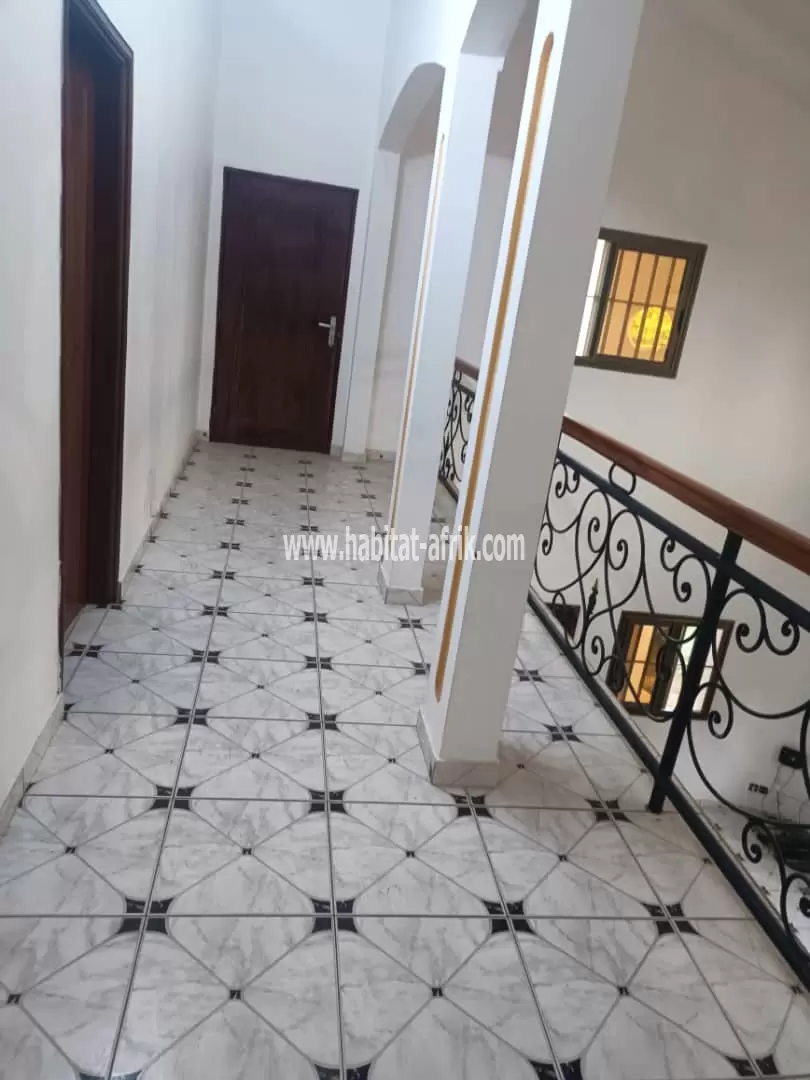 JE METS EN LOCATION UNE MAISON DUPLEX DE TROIS CHAMBRES A AGOÈ CACAVELI PHARMACIE SHALOM