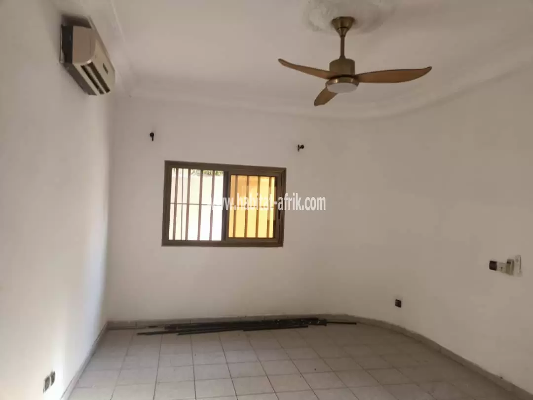 JE METS EN LOCATION UNE MAISON DUPLEX DE TROIS CHAMBRES A AGOÈ CACAVELI PHARMACIE SHALOM