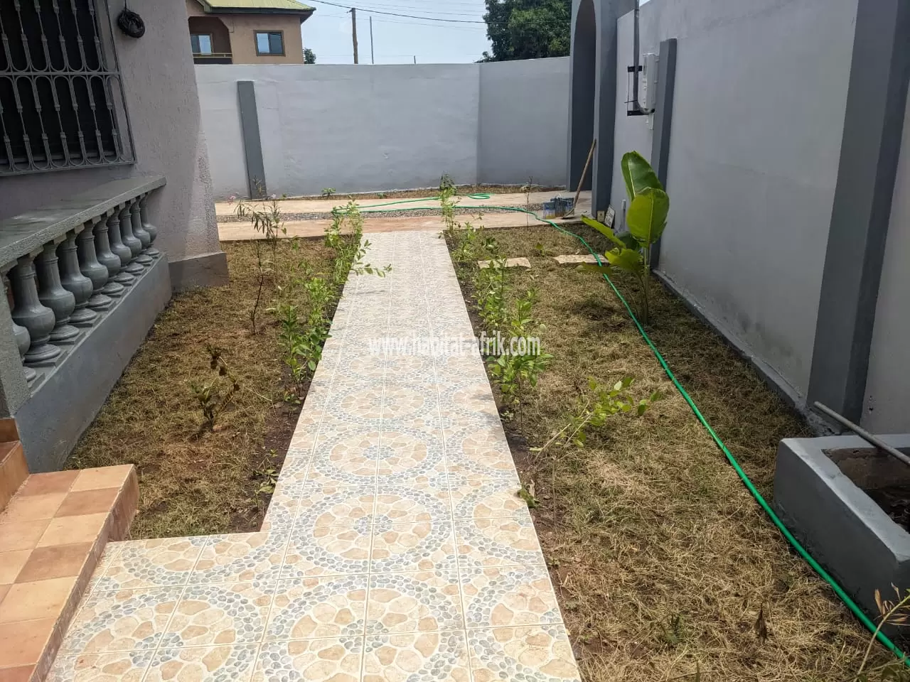 JE METS EN LOCATION UNE MAISON DE QUATRE (4) CHAMBRES DÉPENDANCE A GBOSSIME LOME TOGO