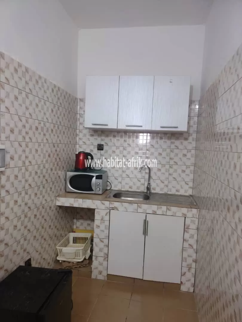 JE METS EN LOCATION UN APPARTEMENT MEUBLÉE STUDIO INTERNE CUISINE A AGOÈ ASSIYEYE COOL CATCHÉ LOME TOGO