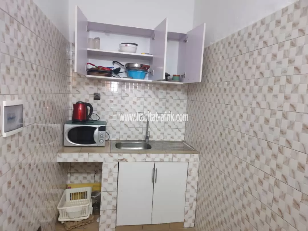 JE METS EN LOCATION UN APPARTEMENT MEUBLÉE STUDIO INTERNE CUISINE A AGOÈ ASSIYEYE COOL CATCHÉ LOME TOGO