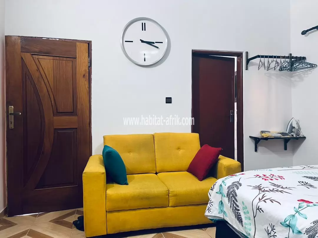 JE METS EN LOCATION UN APPARTEMENT MEUBLÉE STUDIO INTERNE CUISINE A AGOÈ ASSIYEYE COOL CATCHÉ LOME TOGO