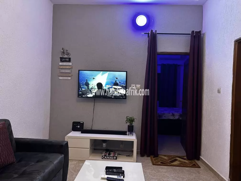 JE METS EN LOCATION UN APPARTEMENT MEUBLÉE DE CHAMBRE SALON A ADIDOGOME MADIBA RAIL LOME 