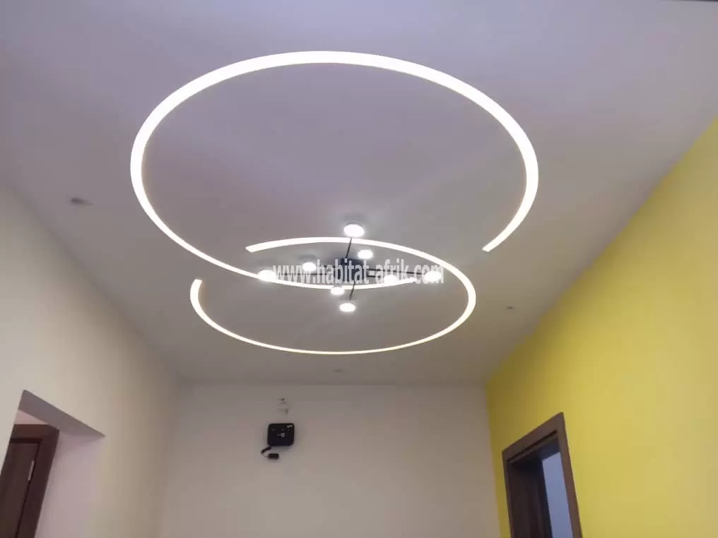 JE METS EN LOCATION UNE MAISON MEUBLÉE DE TROIS CHAMBRES JARDIN A ADIDOGOME CITÉ MOKPOKPO LOME TO