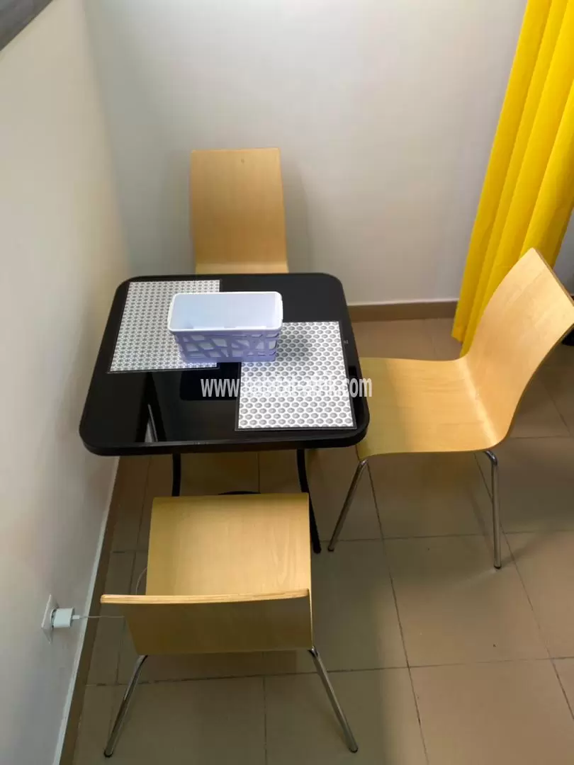 JE METS EN LOCATION UN APPARTEMENT MEUBLÉE DE CHAMBRE SALON A ADIDOGOME LYCÉE TECHNIQUE AU BORD DU GOUDRON LOME TOGO