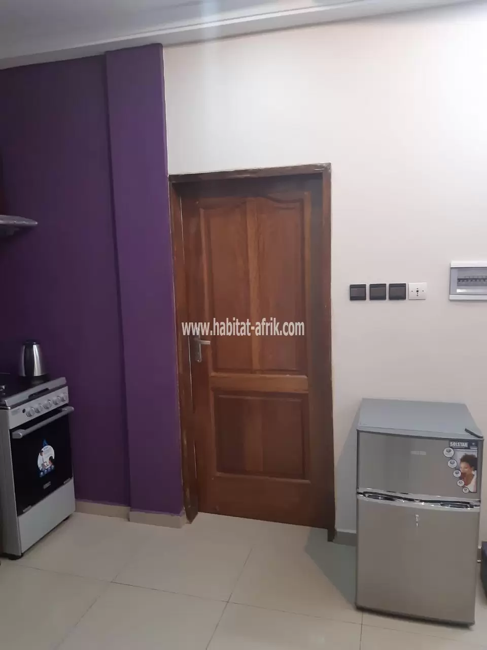 JE METS EN LOCATION UN APPARTEMENT MEUBLÉE DE CHAMBRE SALON A TOTSI LOME TOGO 