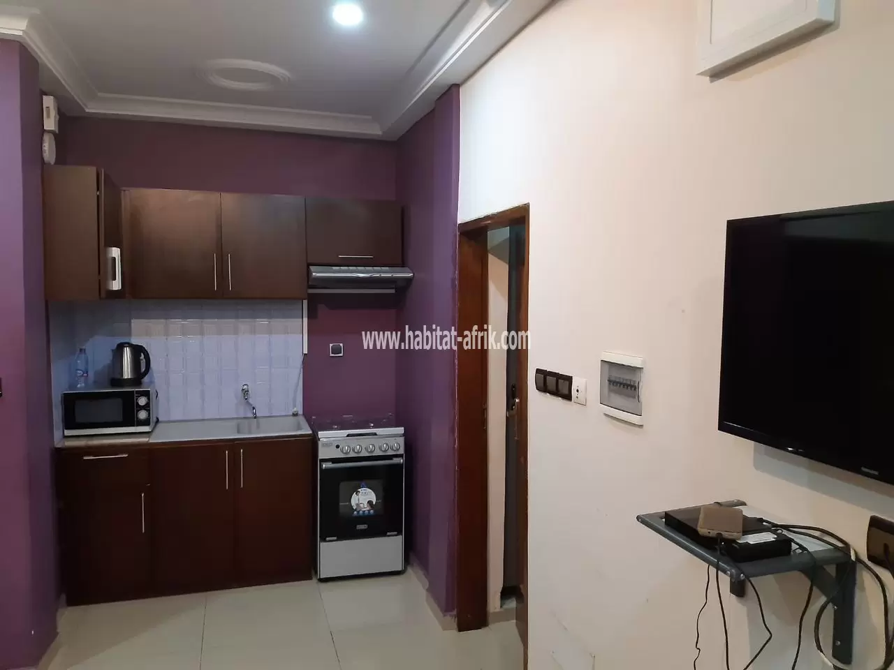JE METS EN LOCATION UN APPARTEMENT MEUBLÉE DE CHAMBRE SALON A TOTSI LOME TOGO 