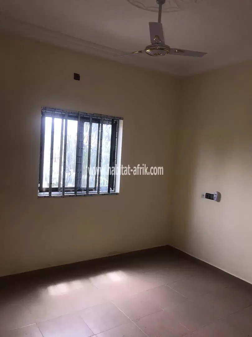 JE METS EN LOCATION UN APPARTEMENT COUR UNIQUE TROIS CHAMBRE A AGOÈ RESERVE ÉCOLE MIRYAM LOME TO