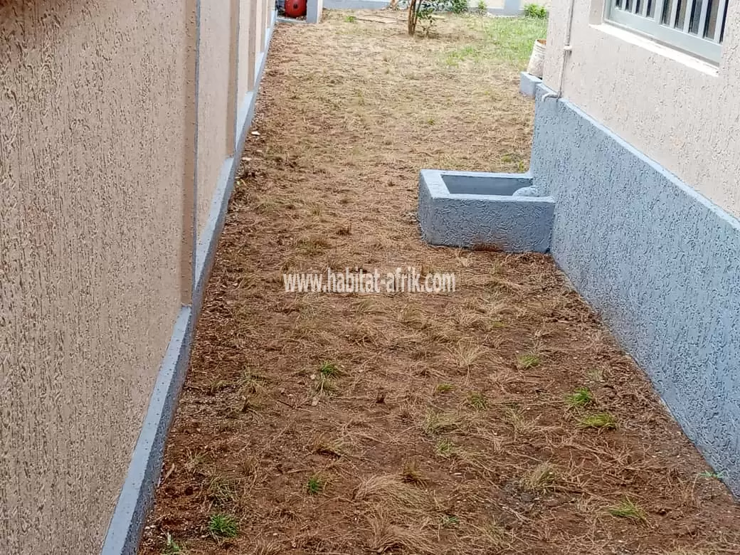 JE METS EN LOCATION UNE MAISON DUPLEX AVEC PISCINE 5 CHAMBRES A DJIDJOLE COMMISSARIATS LOMÉ TOG