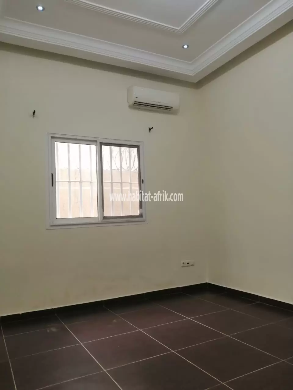 JE METS EN LOCATION UNE MAISON DUPLEX DE CINQ (5) CHAMBRES A AGOÈ CACAVELI AU BORD DU GOUDRON LOM