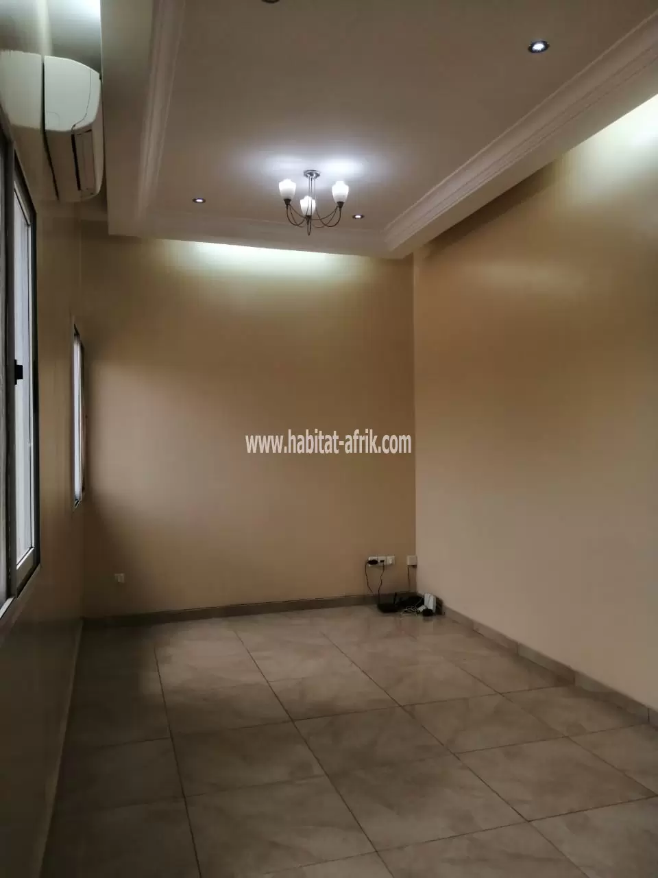 JE METS EN LOCATION UNE MAISON DUPLEX DE CINQ (5) CHAMBRES A AGOÈ CACAVELI AU BORD DU GOUDRON LOM