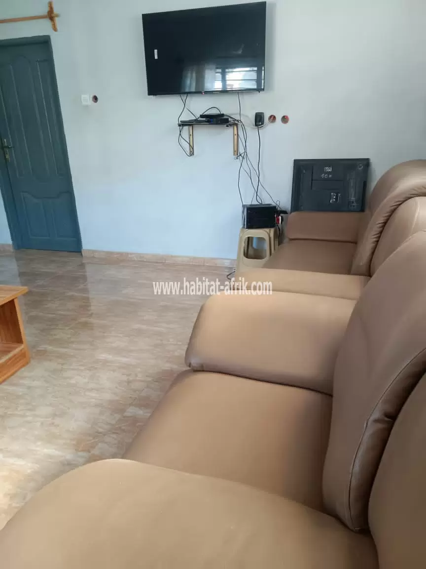 JE METS EN VENTE UNE MAISON SUR DEMI LOT DEUX CHAMBRES A ZANGUERA KLEME AGOKPANOU LOME TOGO