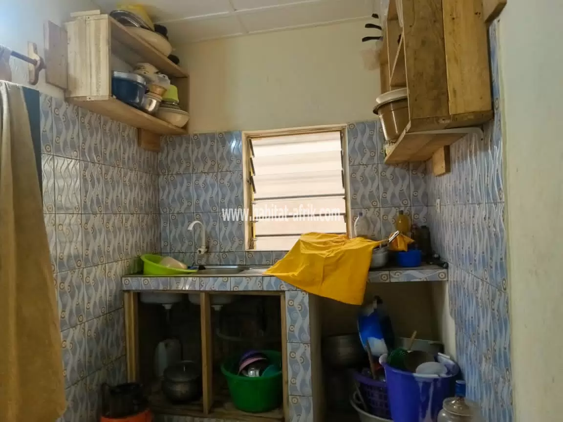 JE METS EN VENTE UNE MAISON SUR DEMI LOT DEUX CHAMBRES A ZANGUERA KLEME AGOKPANOU LOME TOGO