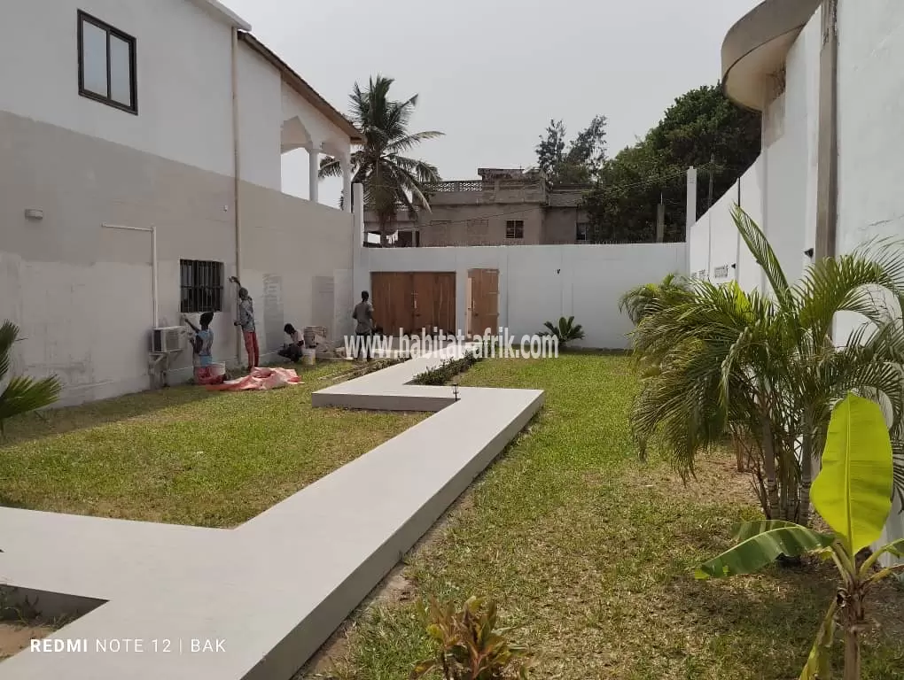 JE METS EN LOCATION UNE MAISON DE VACANCES (MEUBLÉ) À 100m DE LA PLAGE AVEPOLOME TOGO