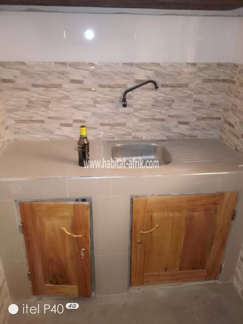 JE METS EN LOCATION UN APPARTEMENT DE PIÈCE INTERNE CUISINE PROPRE A AGOE SOGBOSSITO LOME TOGO