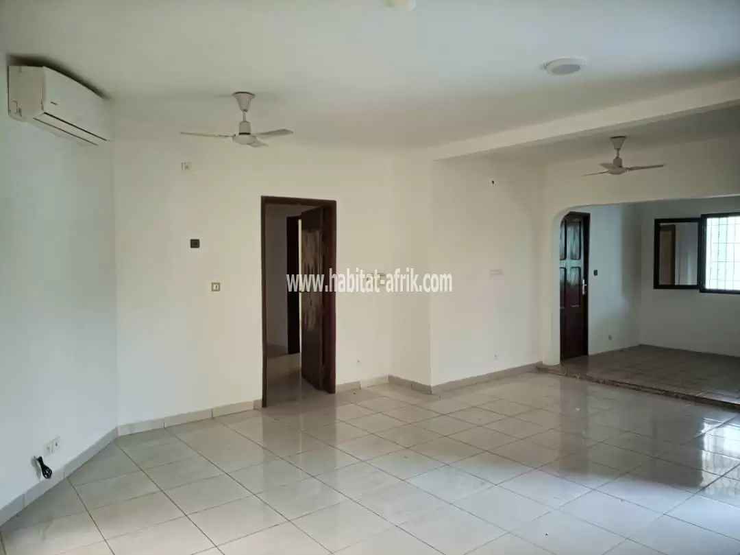 JE METS EN LOCATION UNE VILLA TROIS CHAMBRES DANS LA CITÉ BOAD BAGUIDA LOME TOGO