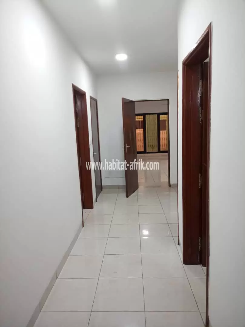 JE METS EN LOCATION UNE VILLA TROIS CHAMBRES DANS LA CITÉ BOAD BAGUIDA LOME TOGO