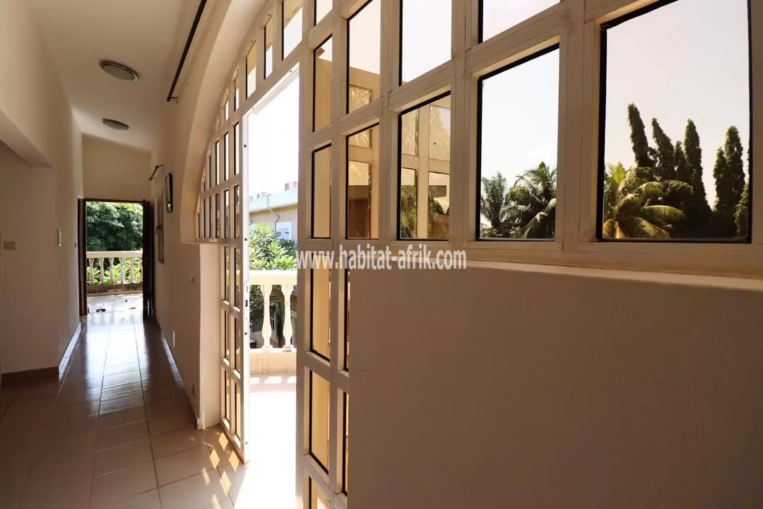 JE METS EN LOCATION UN VILLA AVEC PISCINE QUATRE (4) CHAMBRES SUITE PARENTALE DÉPENDANCE À HEDZRANAWOE LOME TOGO 