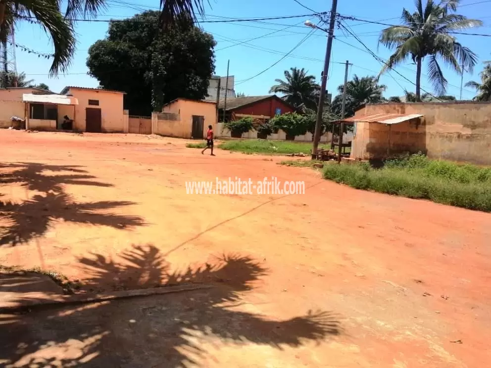 JE METS EN VENTE UNE PARCELLE DE TERRAIN UN LOT À HEDZRANAWOE CITO AÉROPORT LOME TOGO