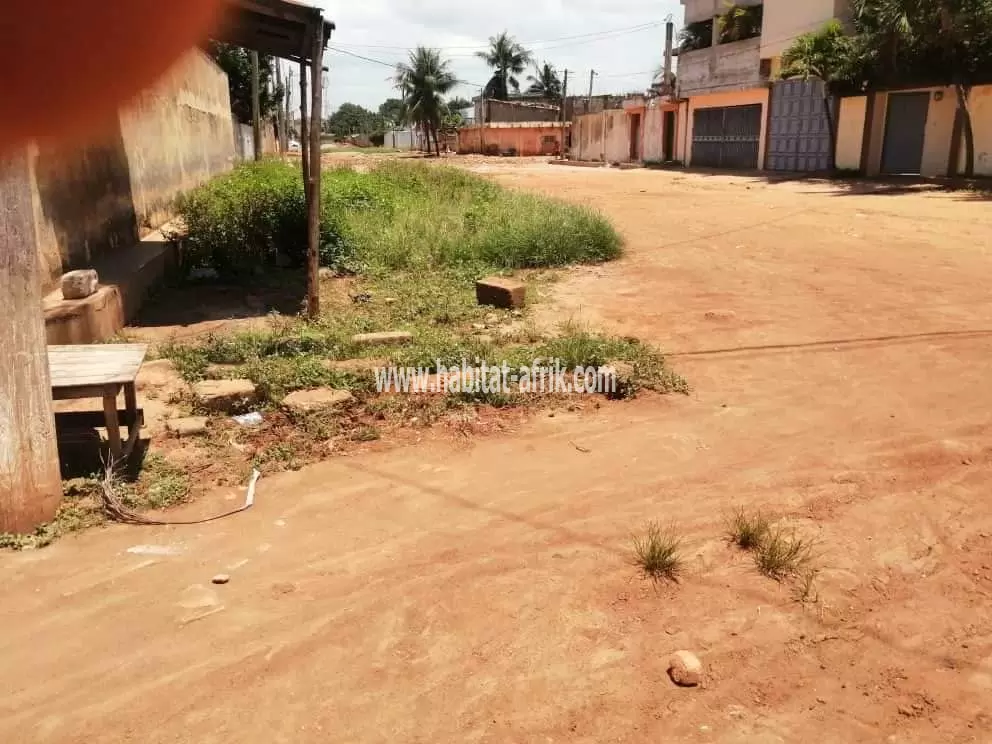 JE METS EN VENTE UNE PARCELLE DE TERRAIN UN LOT À HEDZRANAWOE CITO AÉROPORT LOME TOGO