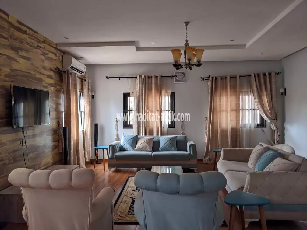 JE METS EN VENTE UNE MAISON DUPLEX DE CINQ (5) CHAMBRES À ADETIKOPÉ LOME TOGO