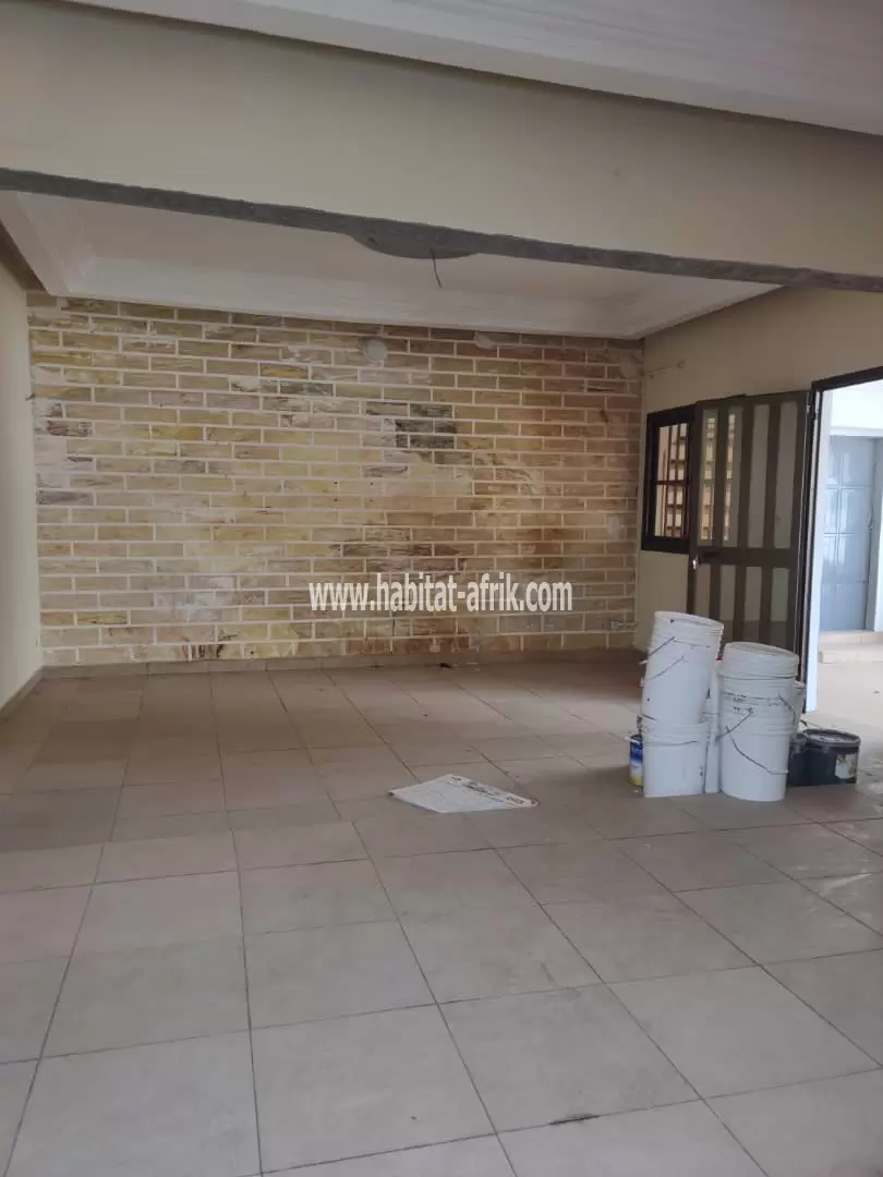 JE METS EN VENTE UNE MAISON DUPLEX DE CINQ (5) CHAMBRES À ADETIKOPÉ LOME TOGO