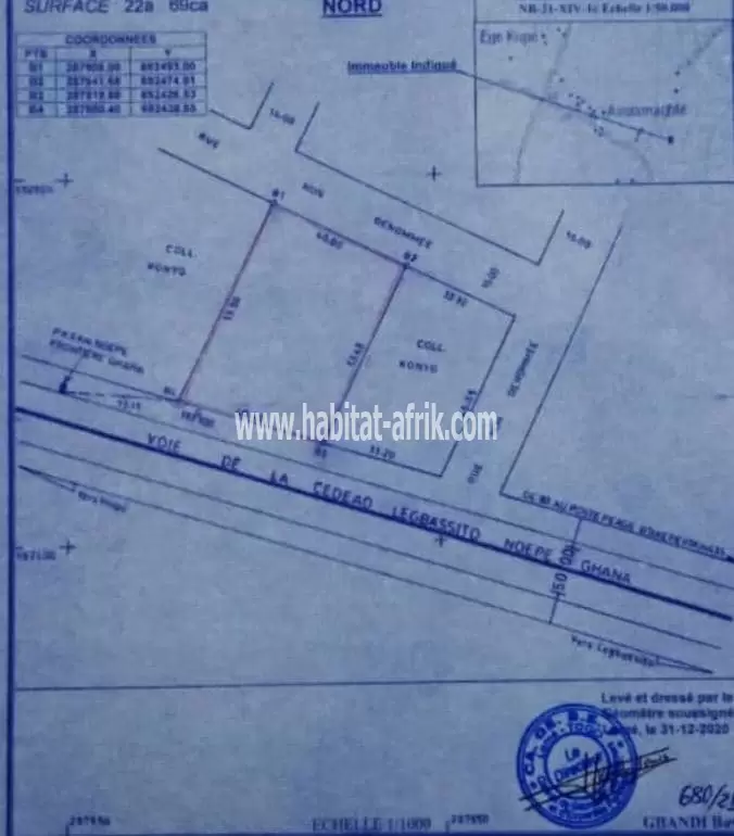 JE METS EN VENTE UNE PARCELLE DE TERRAIN QUATRE (4) LOTS COLLÉ EN BORDURE DU GOUDRON EN QUITTANT PÉAGE CONTOURNEMENT POUR NOEPE TOGO