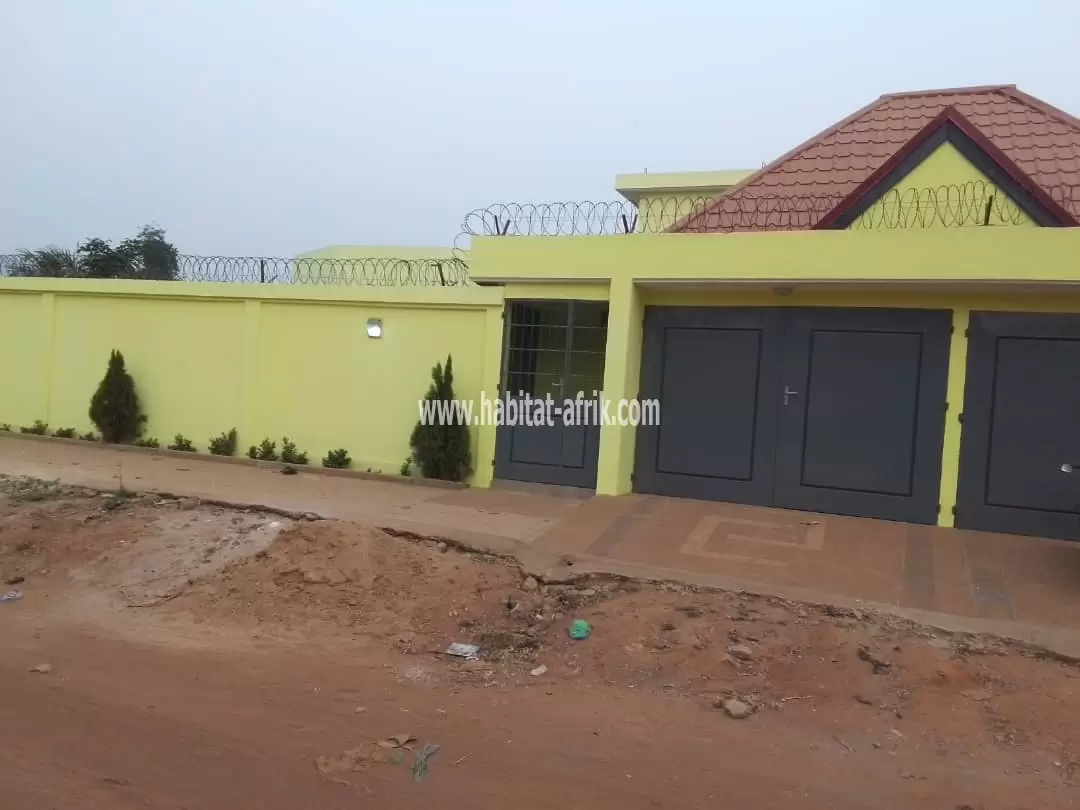 Je mets en location une maison de quatre chambres à adidogome Sagbado Lomé to