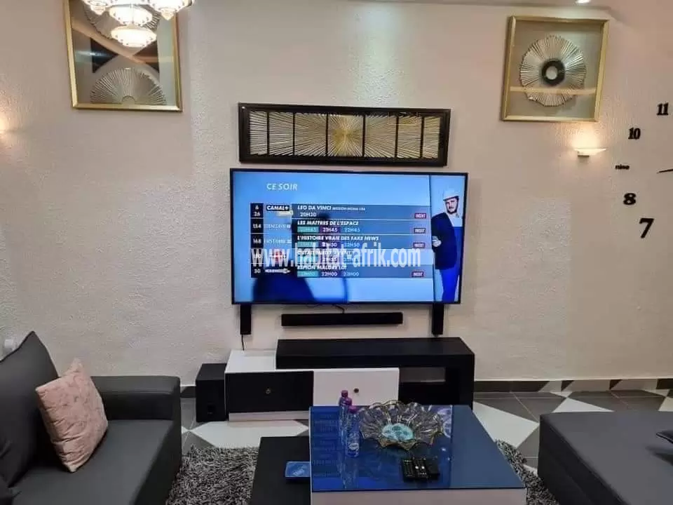Je mets en location une maison meublée de trois a adidogome lycée moderne Lomé togo