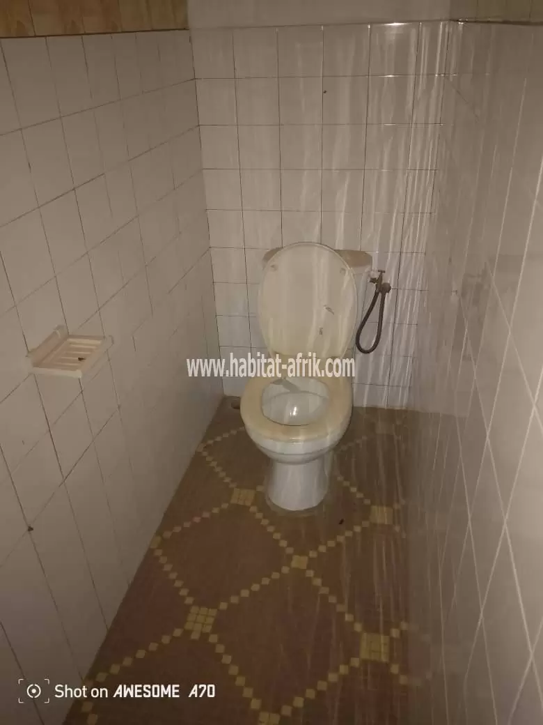 Je mets en location une boutique avec bureau à Hedzranawoe lome togo
